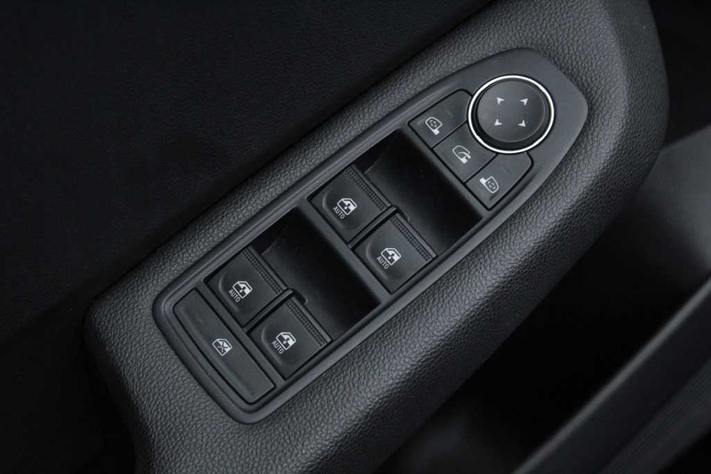 mitsubishi-colt-2024-gasolina-999cc