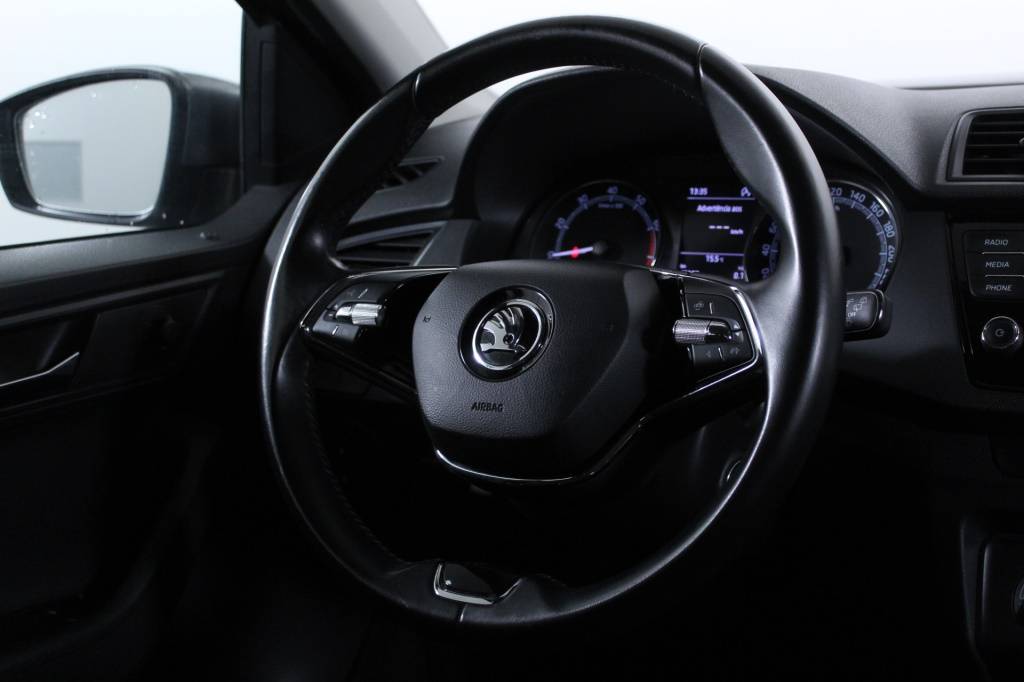 skoda-fabia-2022-gasolina-999cc