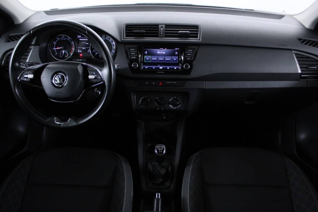 skoda-fabia-2022-gasolina-999cc