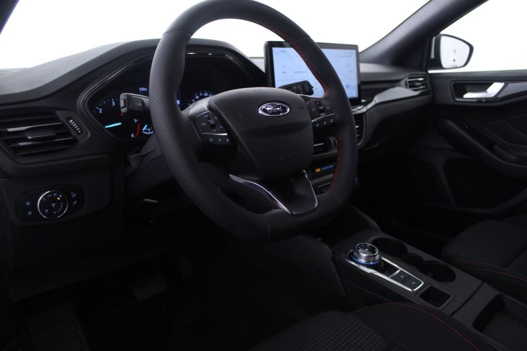 ford-focus-sw-2023-diesel-1499cc