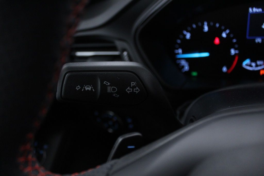 ford-focus-sw-2023-diesel-1499cc