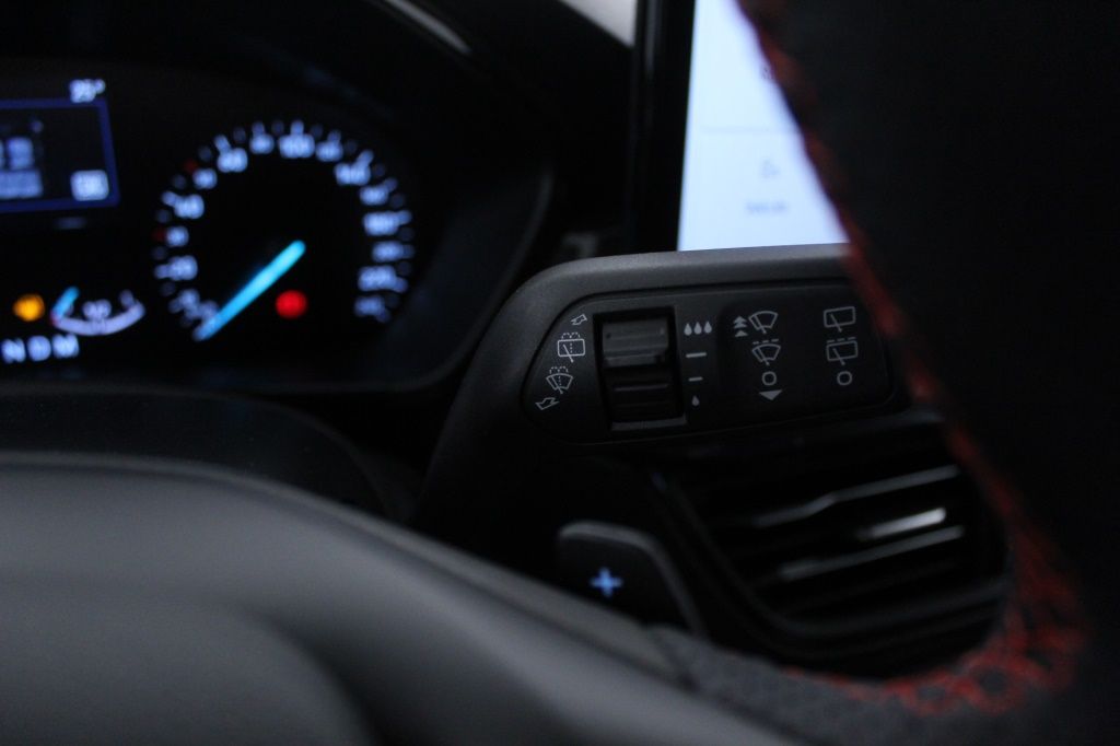 ford-focus-sw-2023-diesel-1499cc