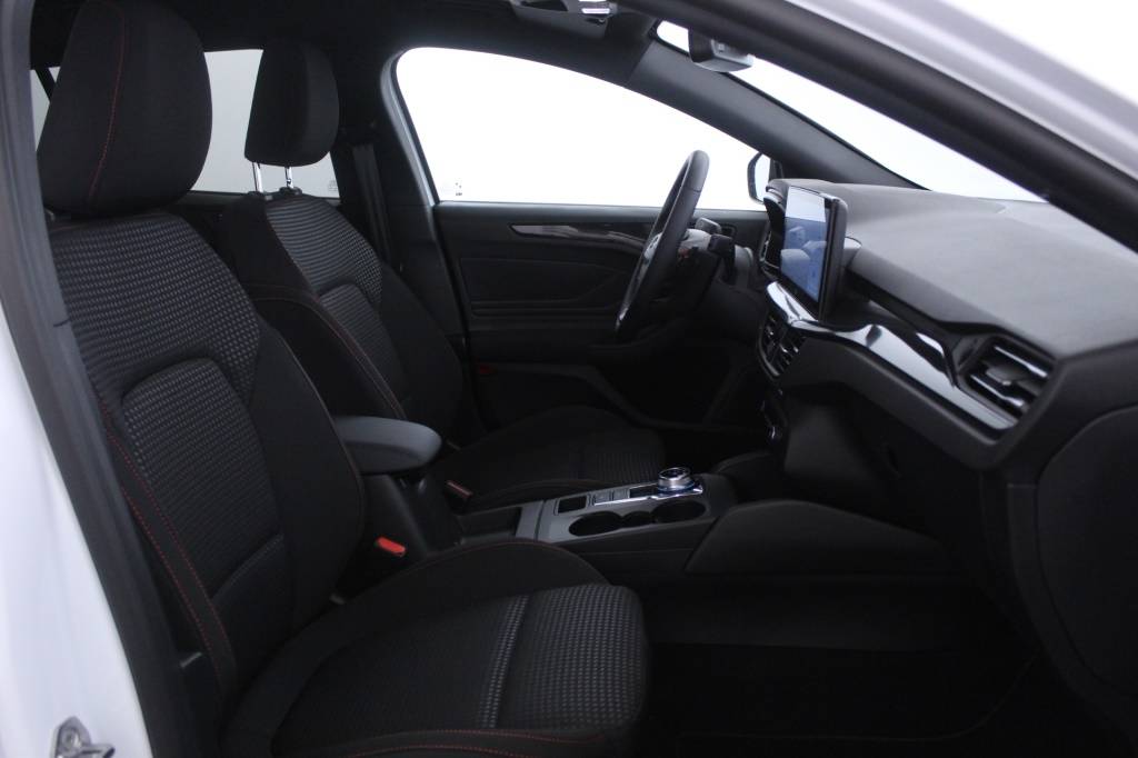 ford-focus-sw-2023-diesel-1499cc