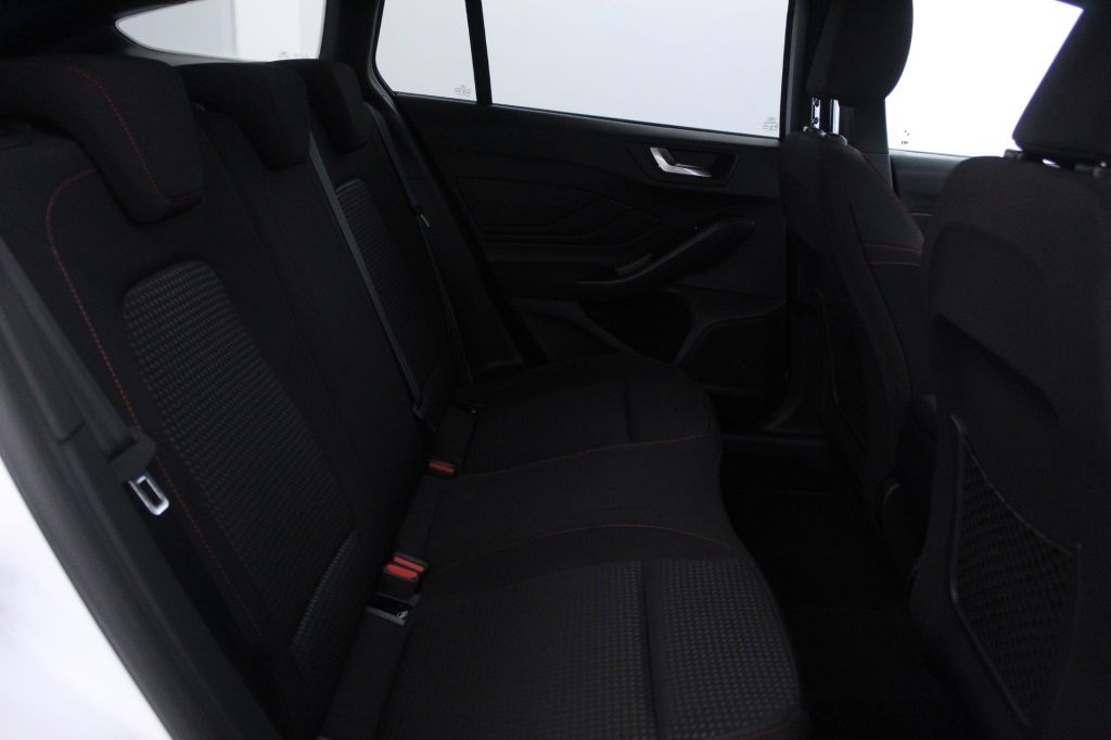 ford-focus-sw-2023-diesel-1499cc