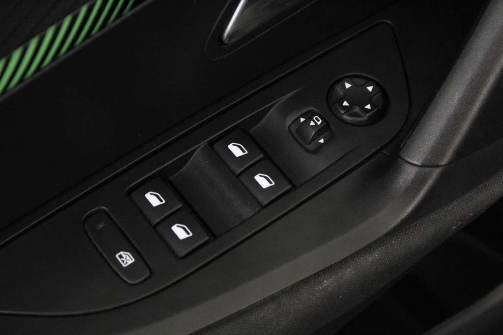 peugeot-2008-2024-gasolina-1199cc