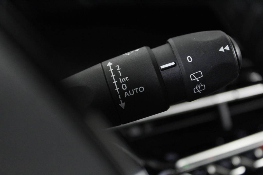 peugeot-2008-2024-gasolina-1199cc