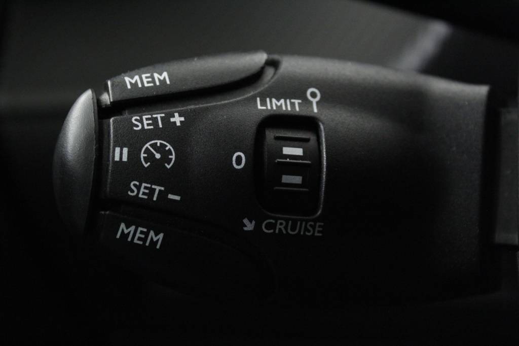 peugeot-2008-2024-gasolina-1199cc