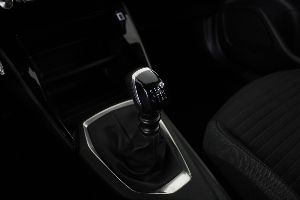 peugeot-2008-2024-gasolina-1199cc