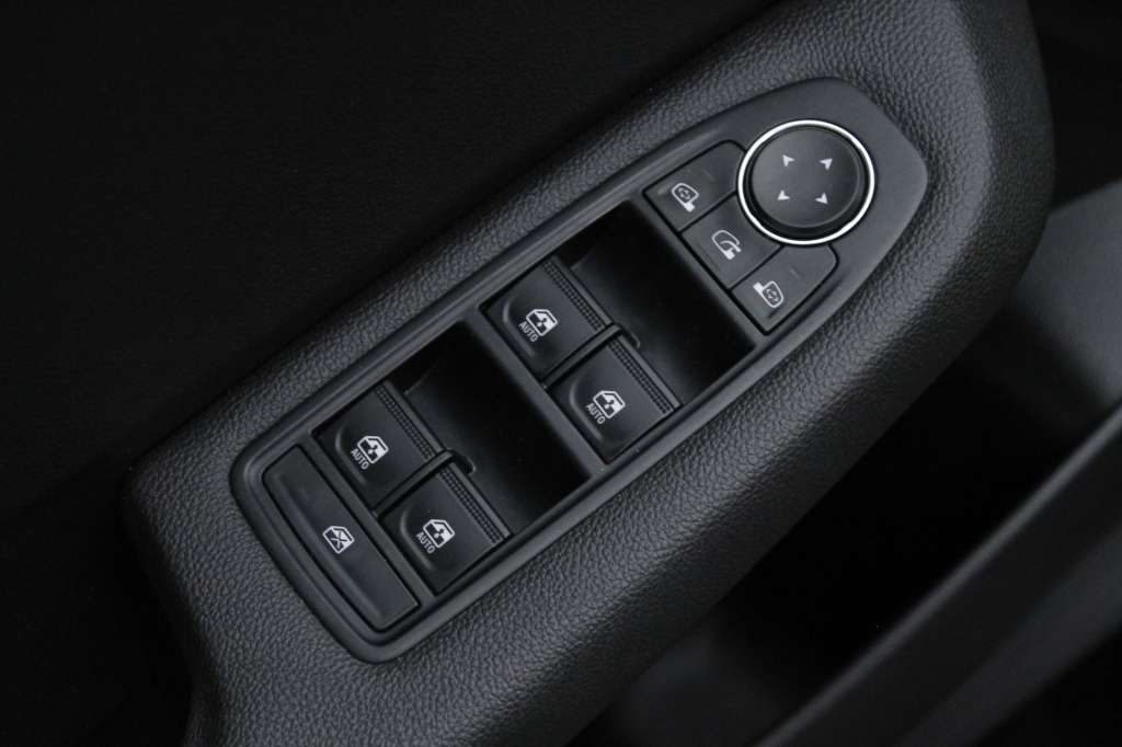 mitsubishi-colt-2024-gasolina-999cc