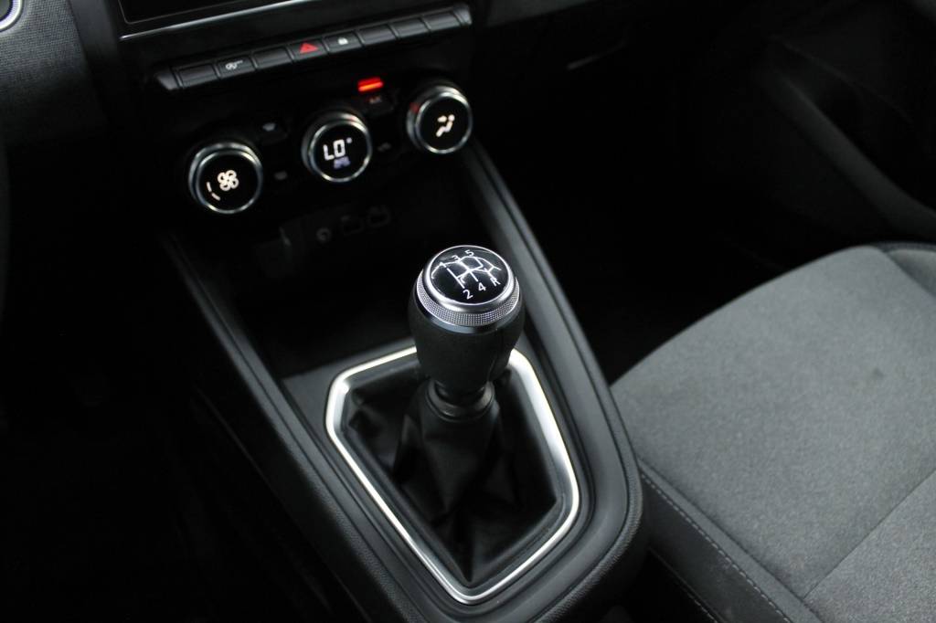 mitsubishi-colt-2024-gasolina-999cc