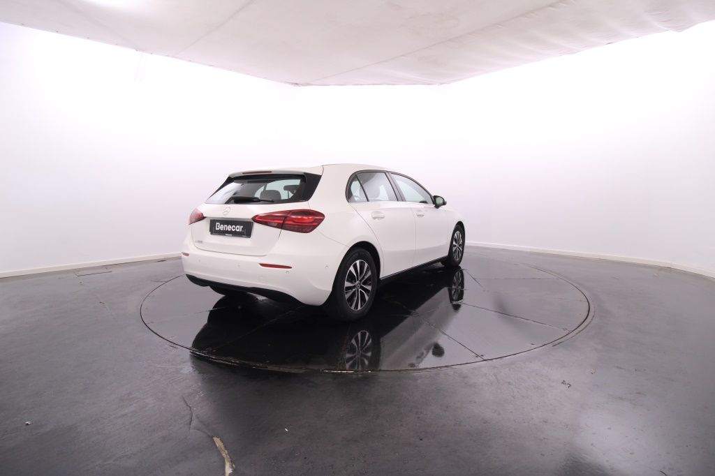 mercedes-benz-classe-a-2024-hibrido-1332cc