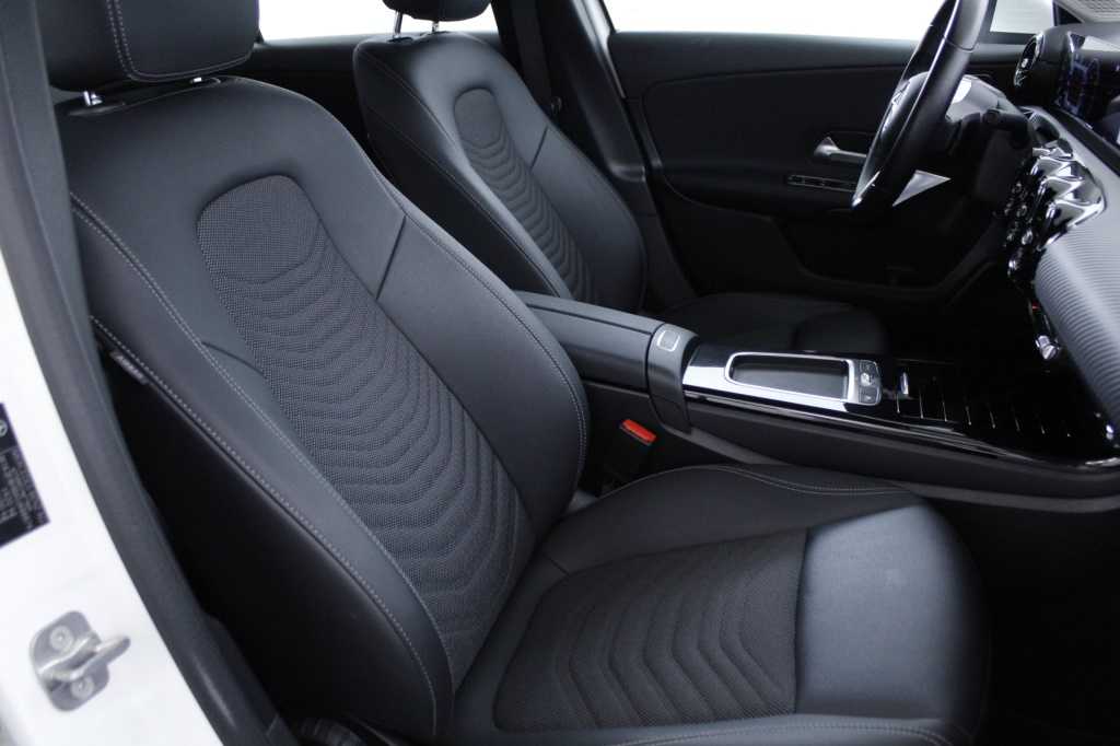 mercedes-benz-classe-a-2024-hibrido-1332cc