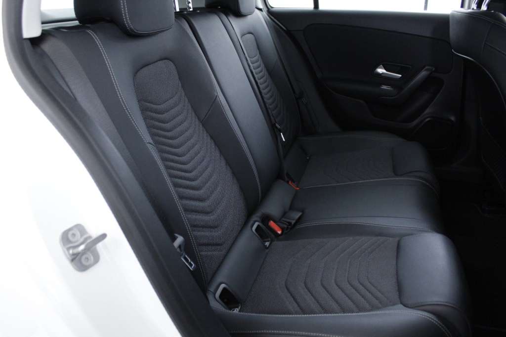 mercedes-benz-classe-a-2024-hibrido-1332cc