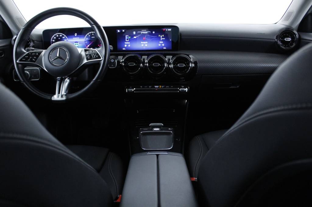 mercedes-benz-classe-a-2024-hibrido-1332cc
