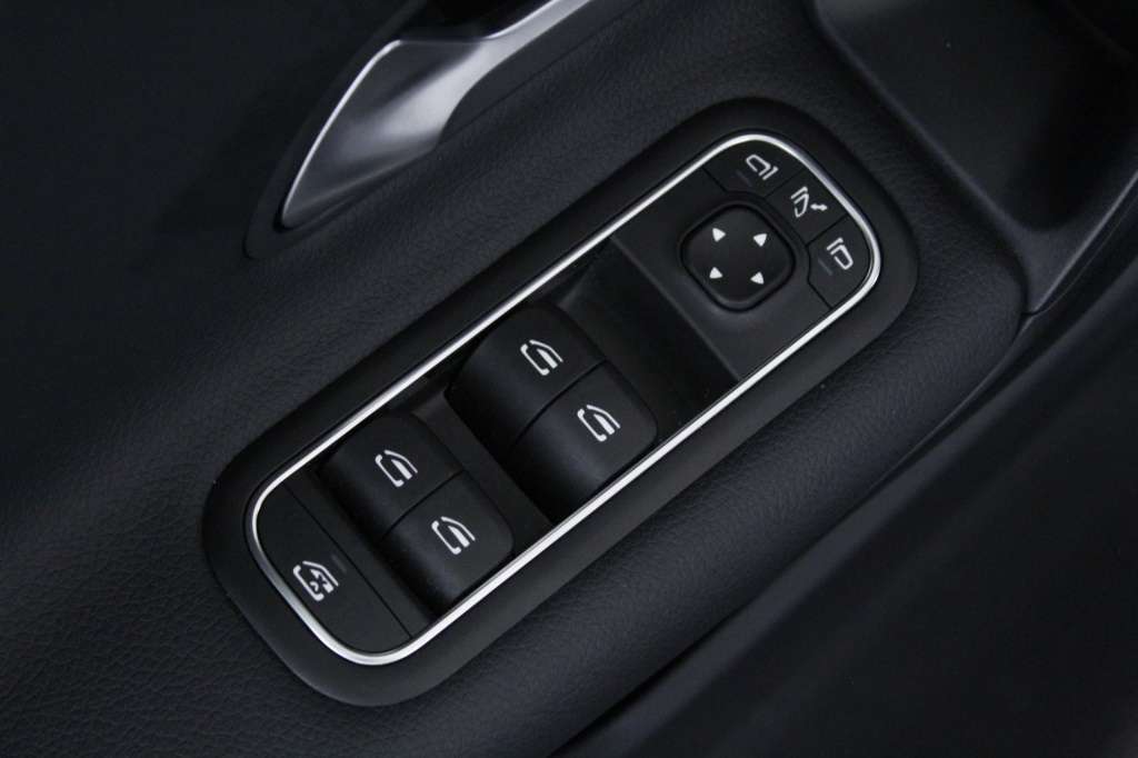 mercedes-benz-classe-a-2024-hibrido-1332cc