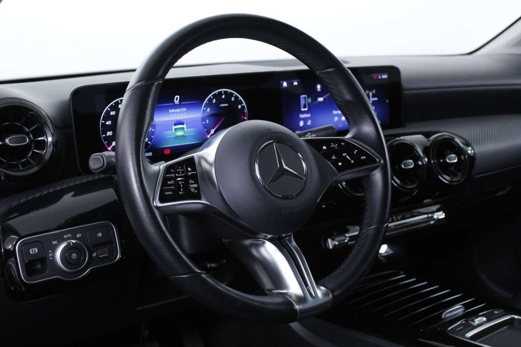 mercedes-benz-classe-a-2024-hibrido-1332cc