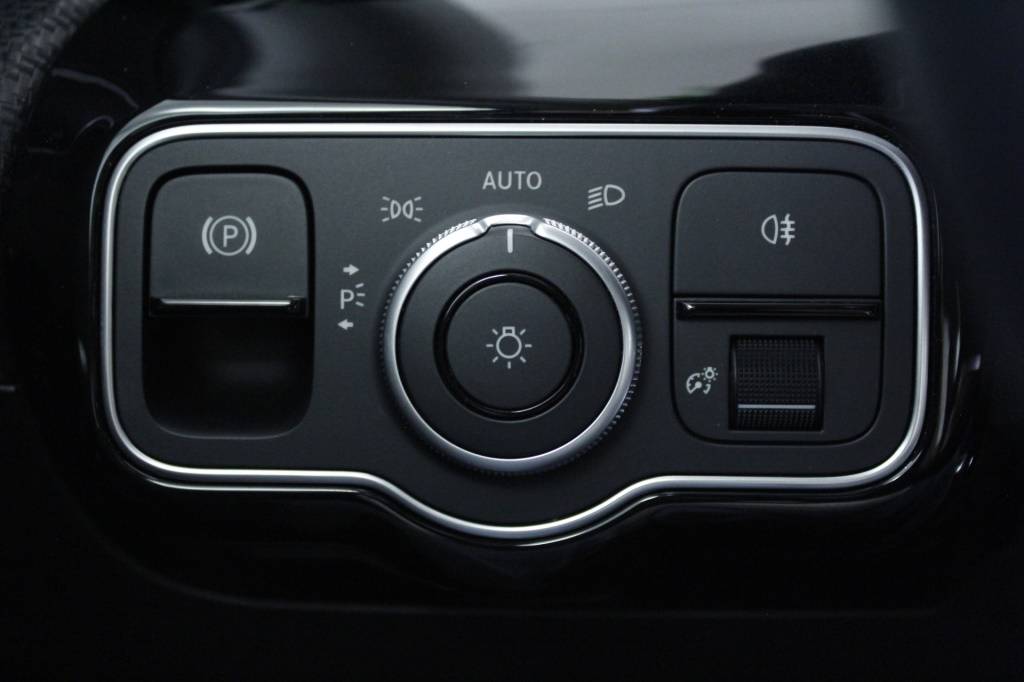 mercedes-benz-classe-a-2024-hibrido-1332cc