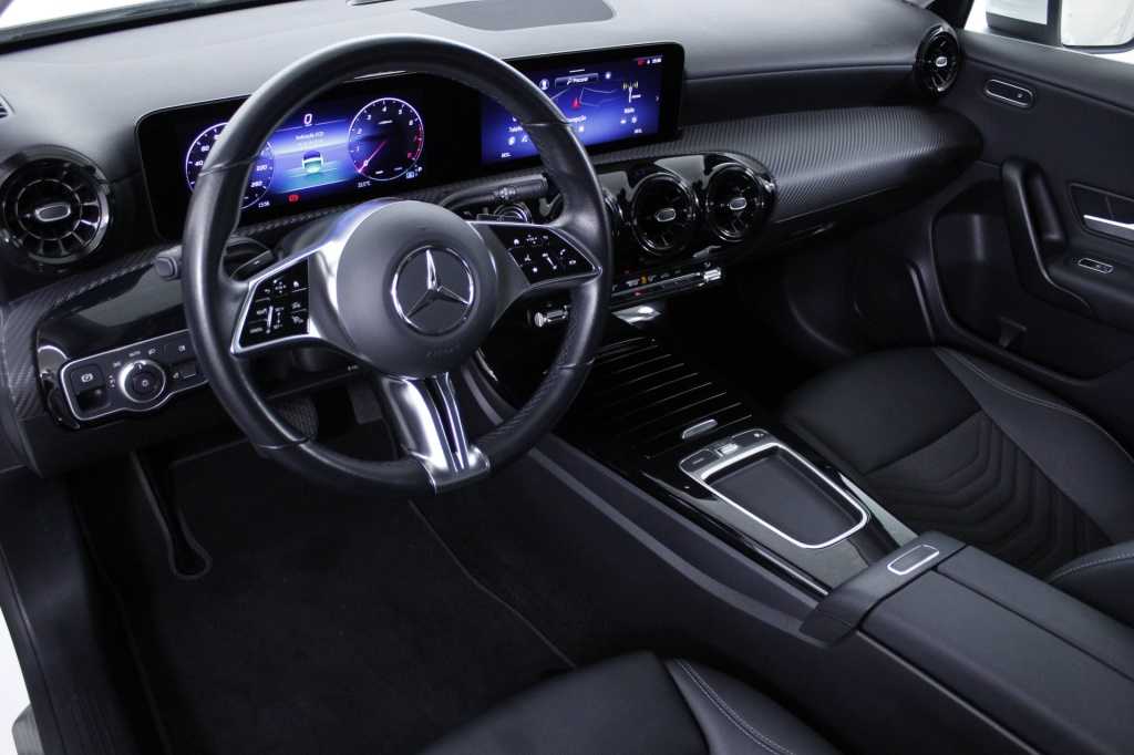 mercedes-benz-classe-a-2024-hibrido-1332cc
