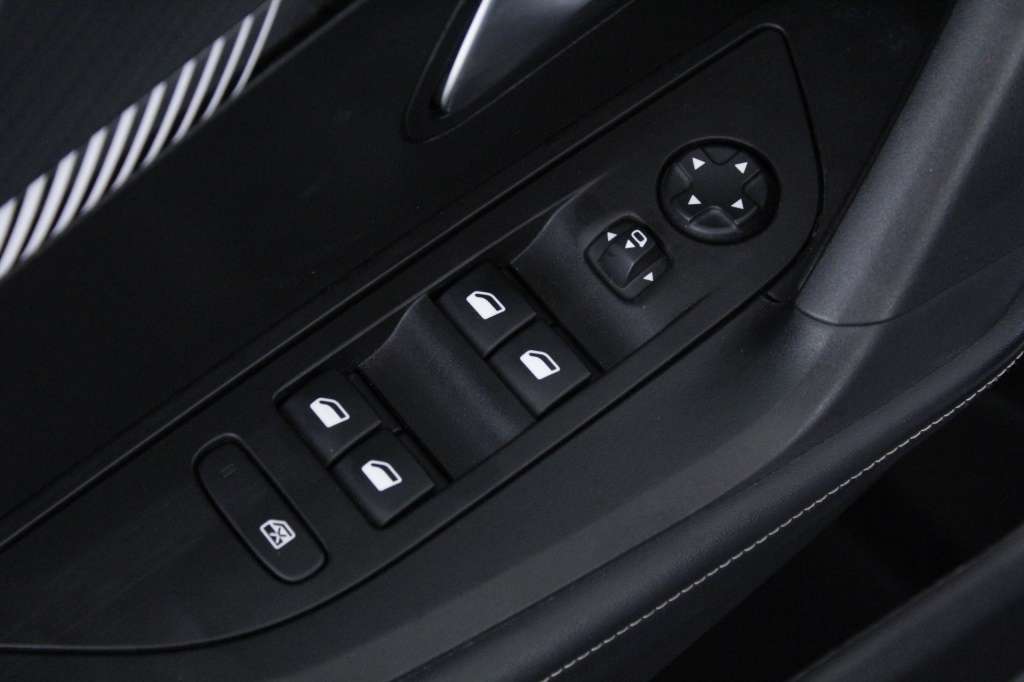 peugeot-2008-2024-gasolina-1199cc