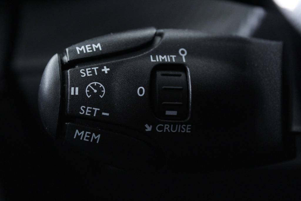 peugeot-2008-2024-gasolina-1199cc