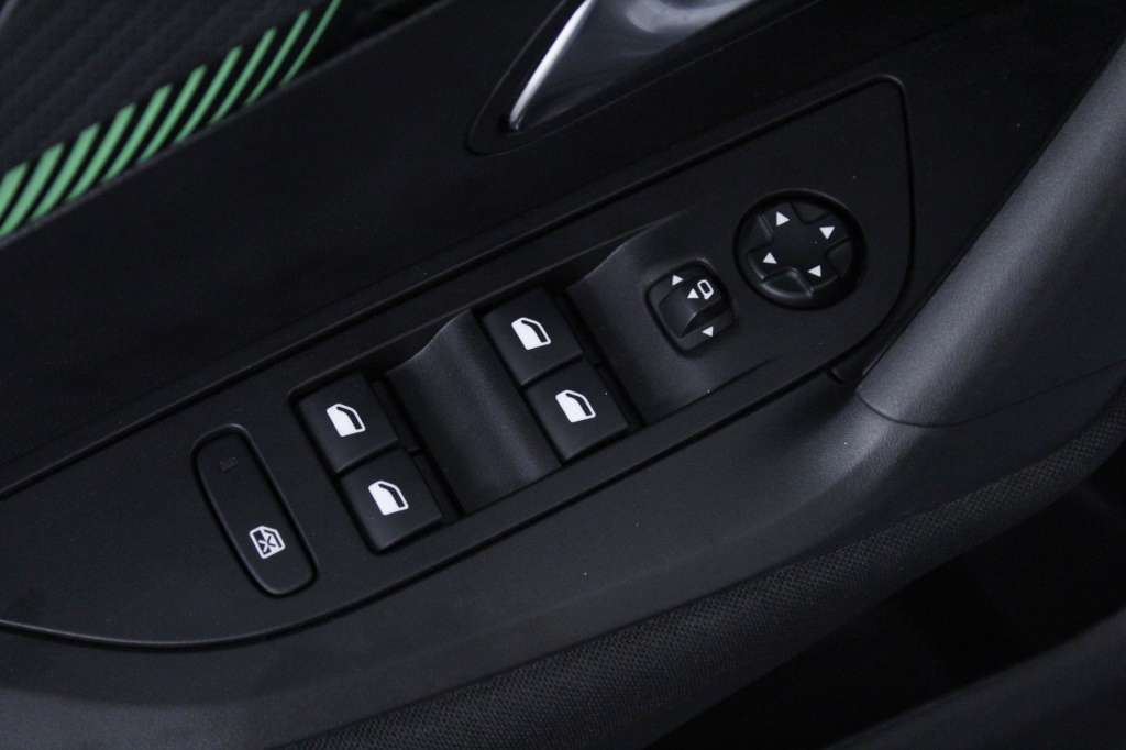 peugeot-2008-2024-gasolina-1199cc