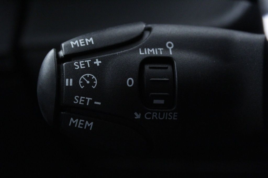 peugeot-2008-2024-gasolina-1199cc