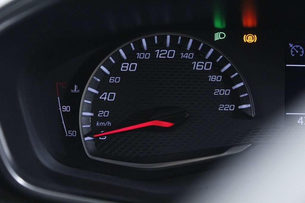 peugeot-2008-2024-gasolina-1199cc