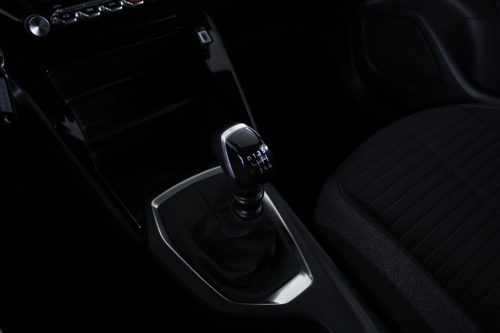 peugeot-2008-2024-gasolina-1199cc