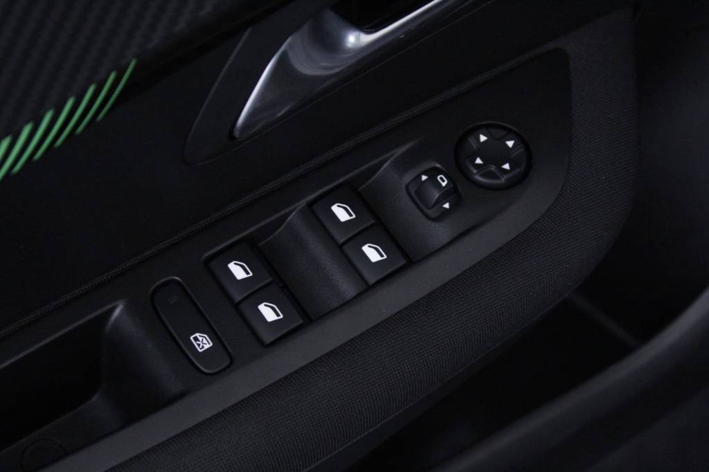 peugeot-208-2024-gasolina-1199cc