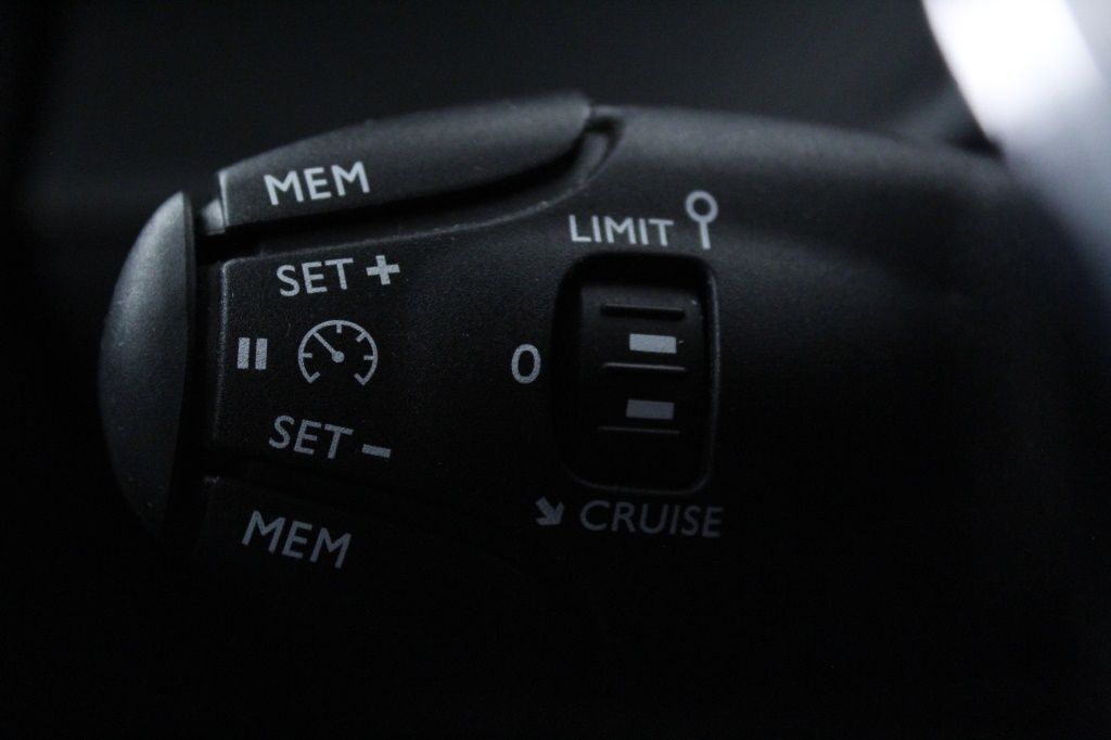 peugeot-2008-2024-gasolina-1199cc
