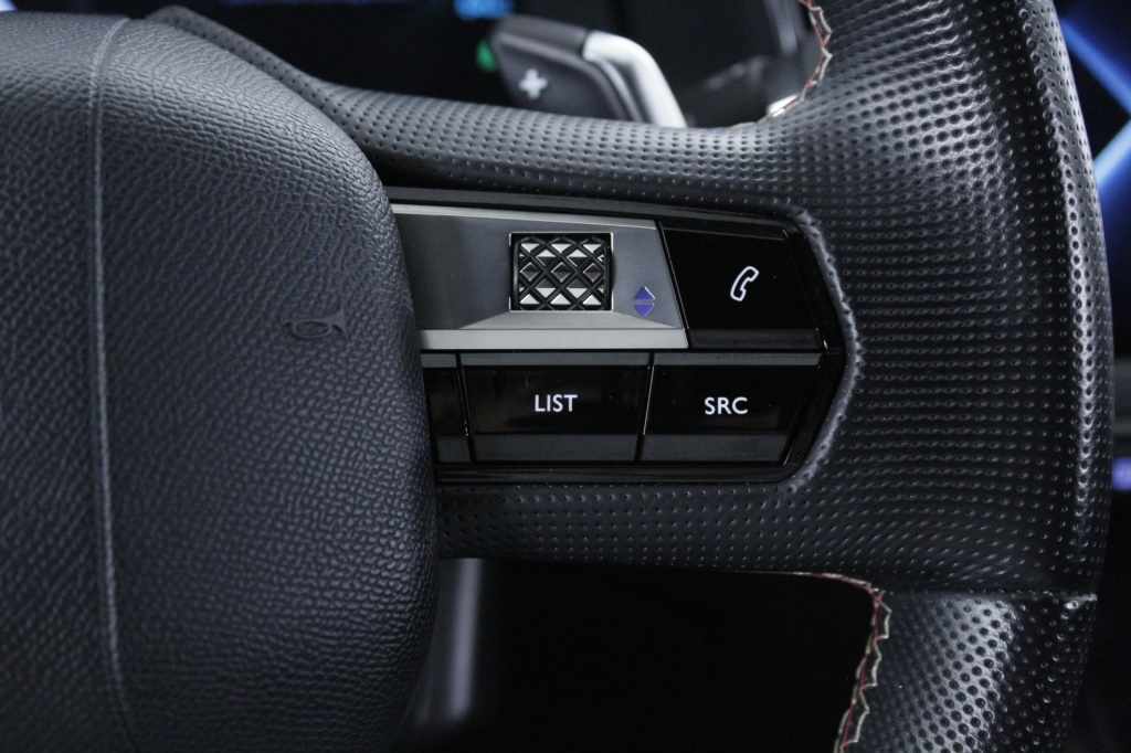 ds-ds-7-crossback-2022-hibrido-1598cc