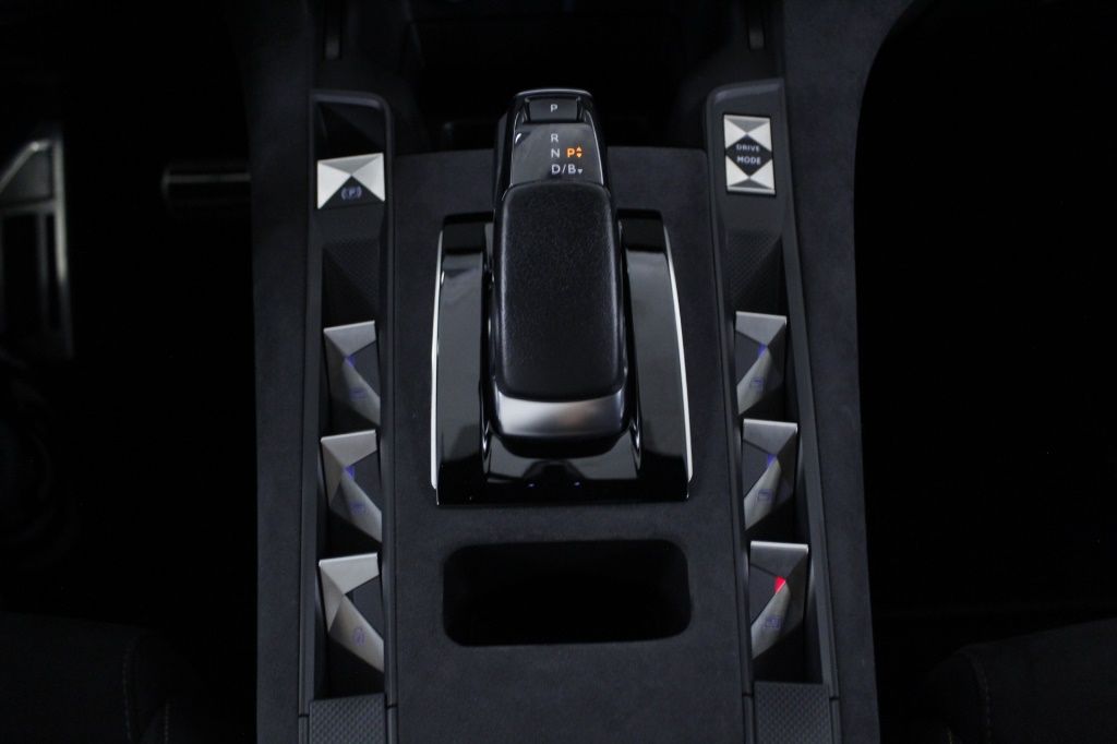 ds-ds-7-crossback-2022-hibrido-1598cc