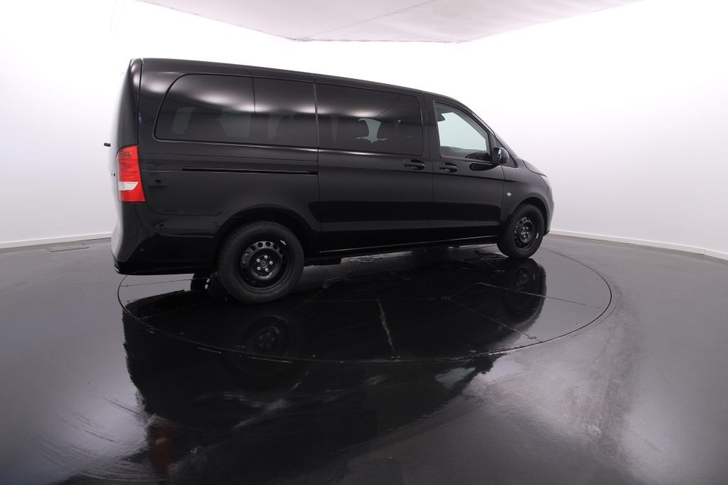 mercedes-benz-vito-2023-diesel-1950cc