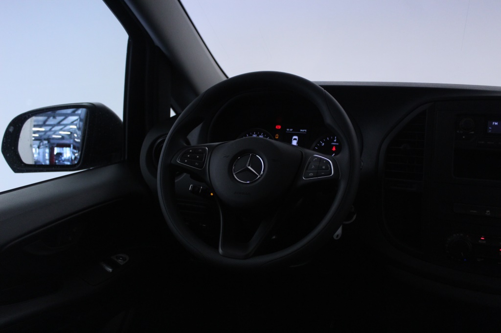mercedes-benz-vito-2023-diesel-1950cc
