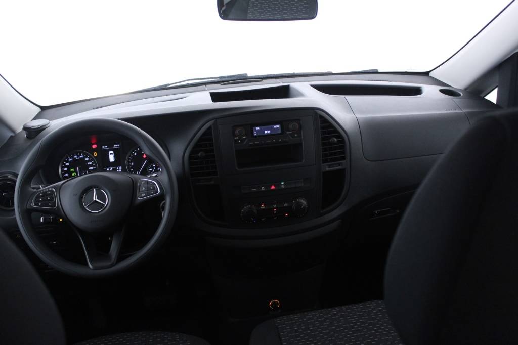 mercedes-benz-vito-2023-diesel-1950cc