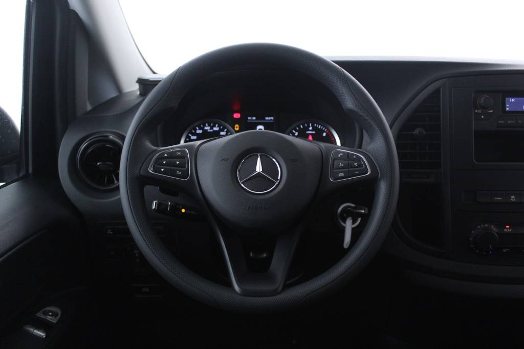 mercedes-benz-vito-2023-diesel-1950cc