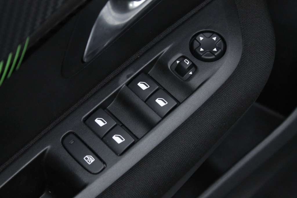 peugeot-208-2024-gasolina-1199cc
