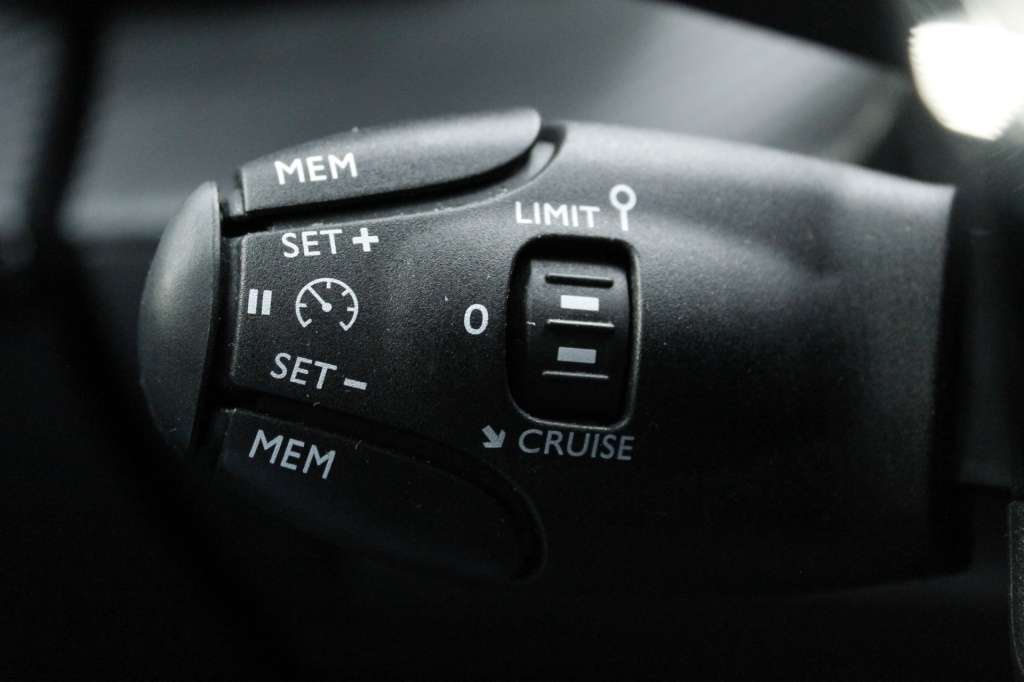 peugeot-208-2024-gasolina-1199cc
