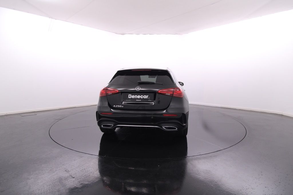 mercedes-benz-classe-a-2025-hibrido-1332cc