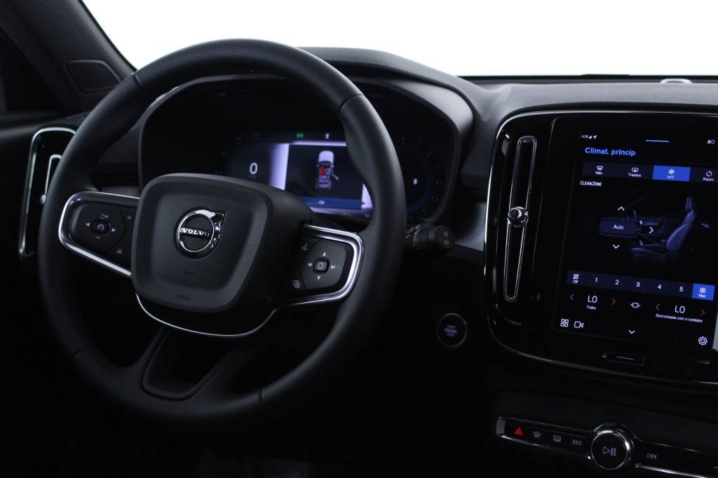 volvo-xc40-2025-hibrido-1969cc