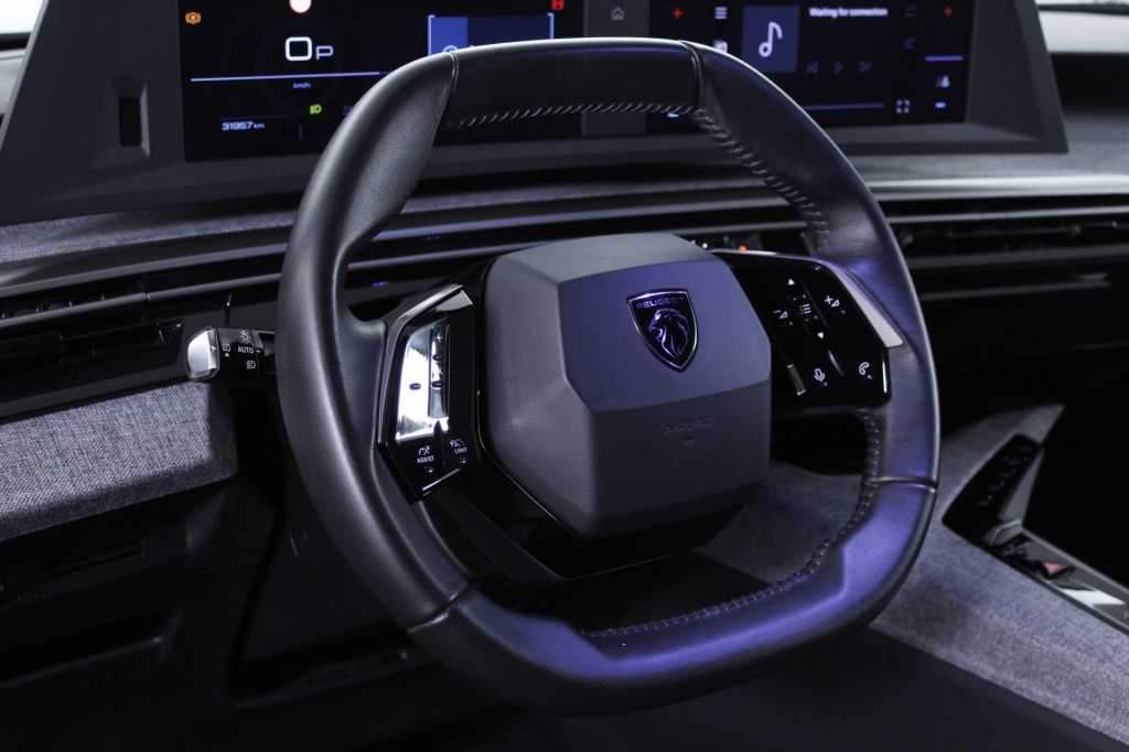 peugeot-5008-2025-hibrido-1199cc