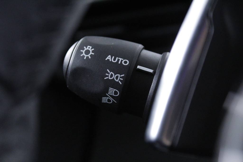 peugeot-208-2025-hibrido-1199cc