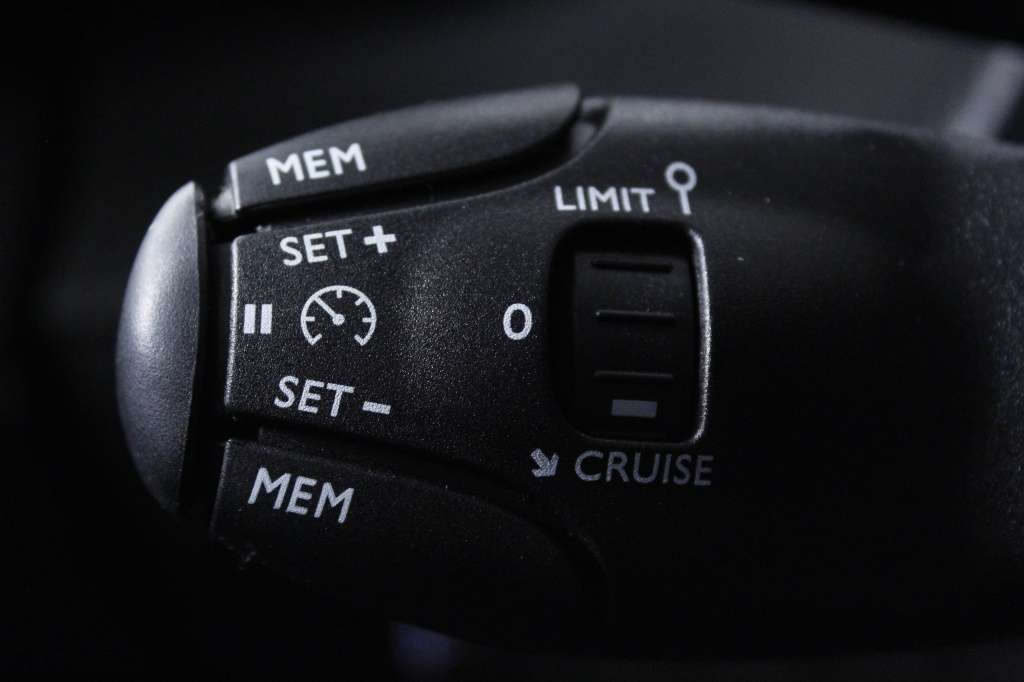 peugeot-208-2025-hibrido-1199cc
