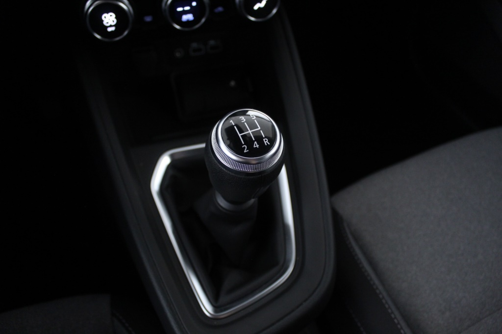 mitsubishi-colt-2024-gasolina-999cc