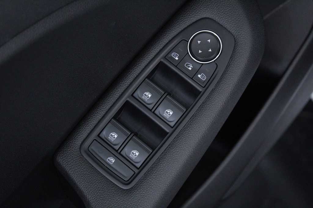 mitsubishi-colt-2024-gasolina-999cc