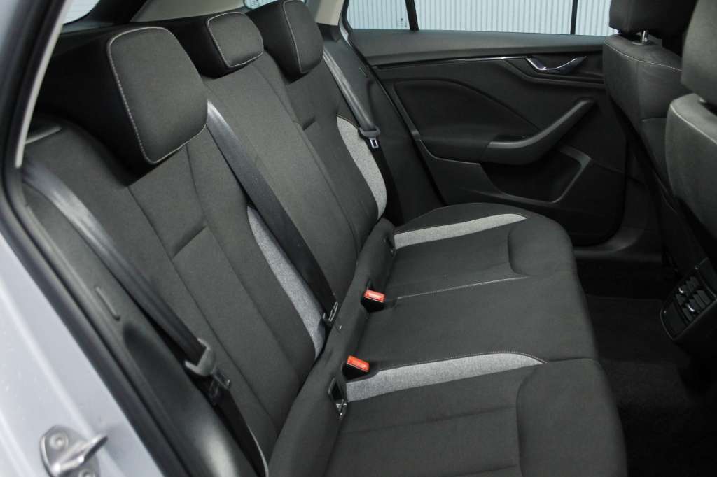 skoda-kamiq-2024-gasolina-999cc