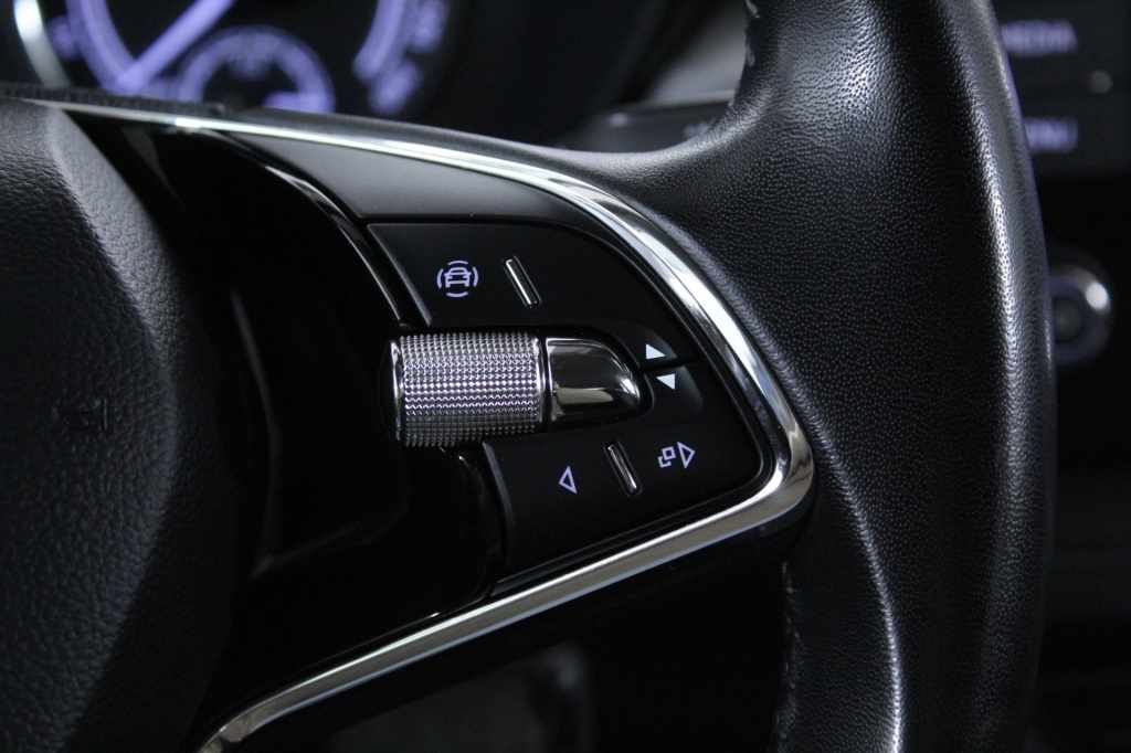 skoda-fabia-2023-gasolina-999cc