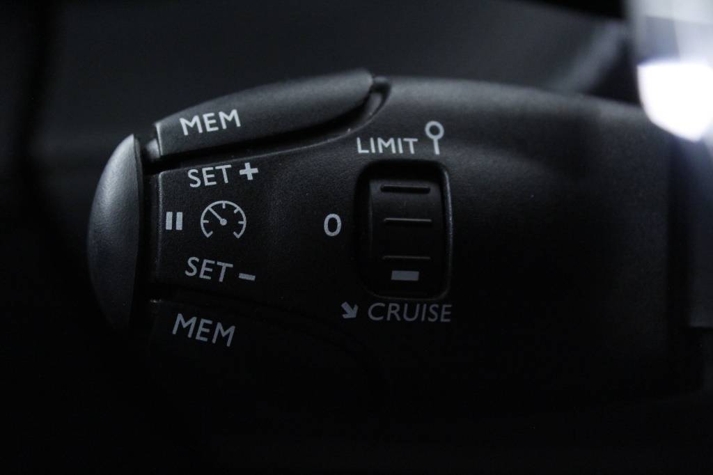 peugeot-2008-2024-gasolina-1199cc