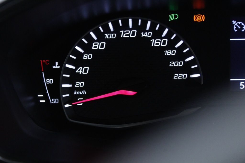 peugeot-2008-2024-gasolina-1199cc