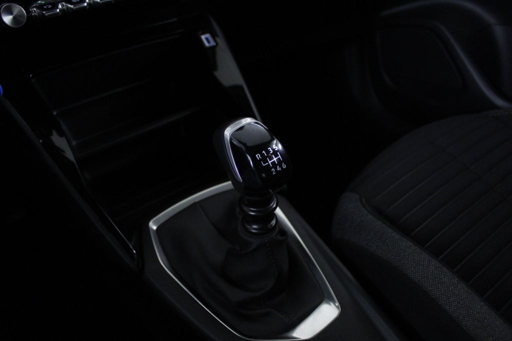 peugeot-2008-2024-gasolina-1199cc